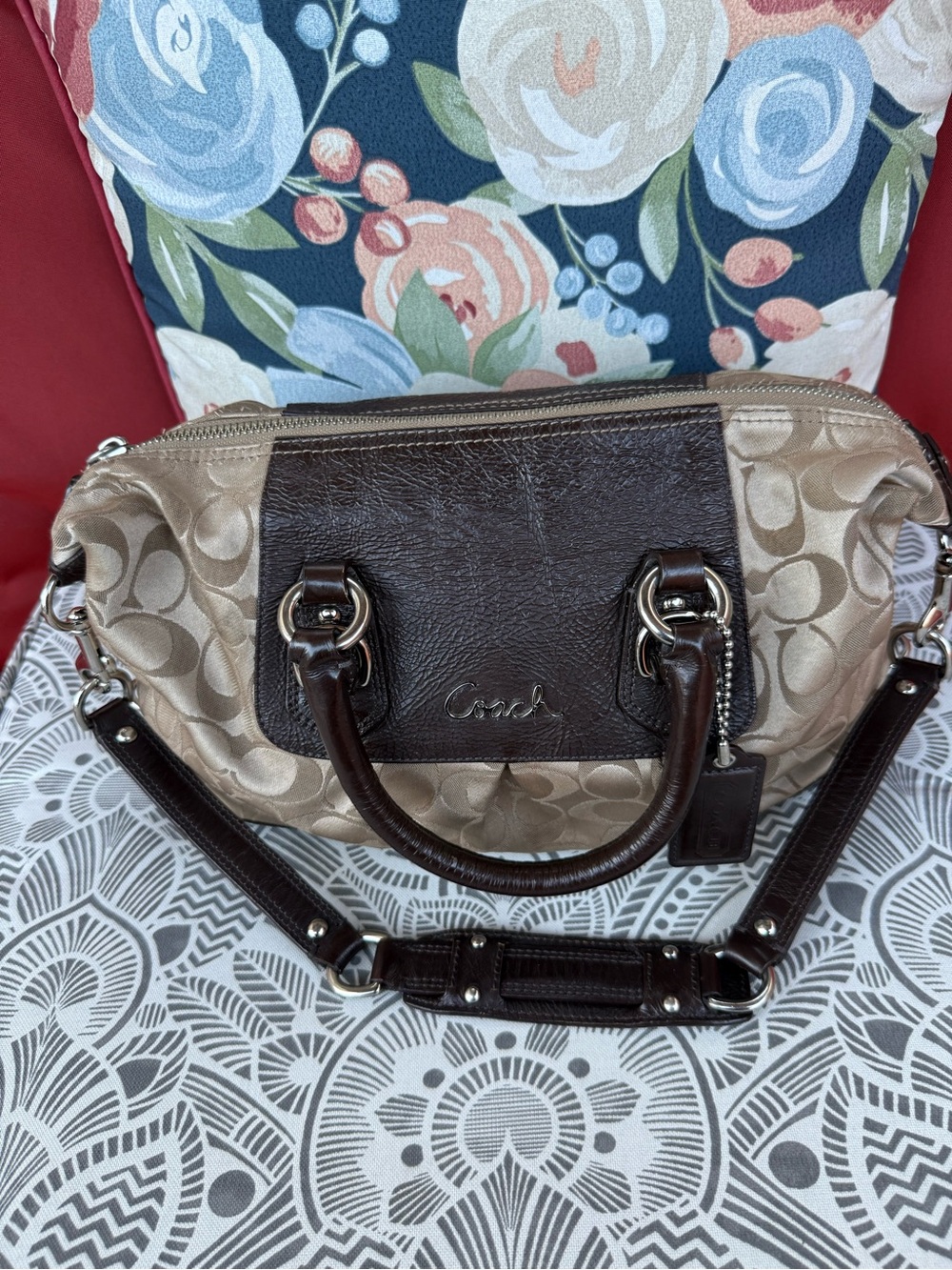 Coach Signature Ashley Satchel logo